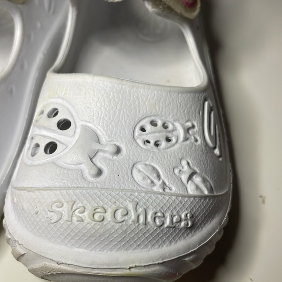 SKECHERS. KIDS SHOES. GIRLS WHITE ULTRALIGHT WHITE SHOES SIZE 8 - Picture 11 of 17